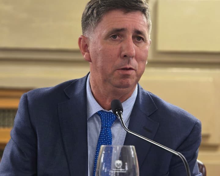 Quienes sostienen el sistema previsional deben participar en su conducción